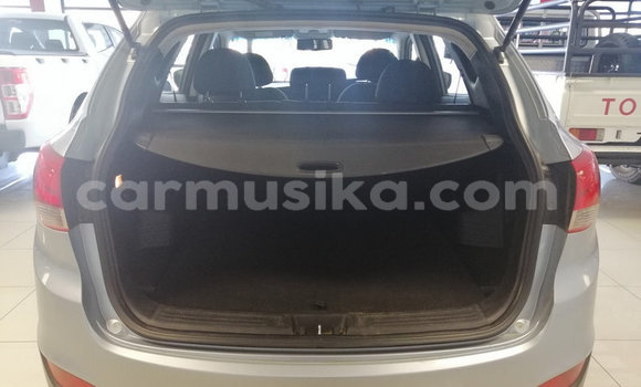 Acheter Occasion Voiture Hyundai ix35 Gris à Beitbridge, Matabeleland South Acheter Occasion Voiture Hyundai ix35 Gris à Beitbridge, Matabeleland South