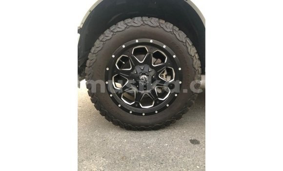 Acheter Import Voiture Ford V8 Blanc à Import - Dubai, Harare Acheter Import Voiture Ford V8 Blanc à Import - Dubai, Harare