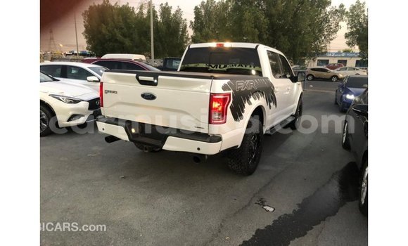 Acheter Import Voiture Ford V8 Blanc à Import - Dubai, Harare Acheter Import Voiture Ford V8 Blanc à Import - Dubai, Harare