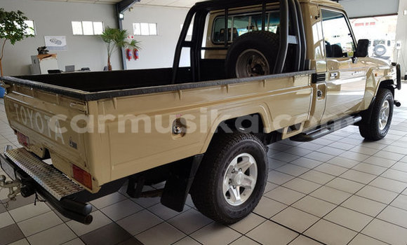 Acheter Occasion Voiture Toyota Land Cruiser Beige à Beitbridge, Matabeleland South Acheter Occasion Voiture Toyota Land Cruiser Beige à Beitbridge, Matabeleland South