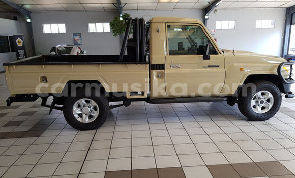 Acheter Occasion Voiture Toyota Land Cruiser Beige à Beitbridge, Matabeleland South Acheter Occasion Voiture Toyota Land Cruiser Beige à Beitbridge, Matabeleland South