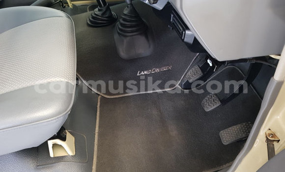 Acheter Occasion Voiture Toyota Land Cruiser Beige à Beitbridge, Matabeleland South Acheter Occasion Voiture Toyota Land Cruiser Beige à Beitbridge, Matabeleland South