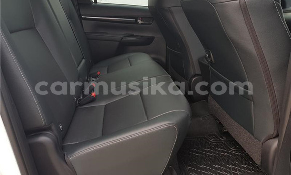 Nunua Ilio tumika Toyota Hilux Nyeupe Gari ndani ya Beitbridge nchini Matabeleland Kusini Nunua Ilio tumika Toyota Hilux Nyeupe Gari ndani ya Beitbridge nchini Matabeleland Kusini