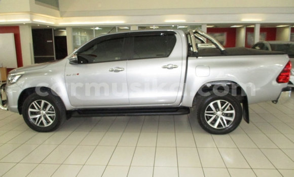 Tenga Tsaru Toyota Hilux Sirivha Mota in Beitbridge in Matabeleland South Tenga Tsaru Toyota Hilux Sirivha Mota in Beitbridge in Matabeleland South