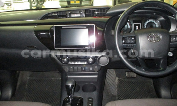 Tenga Tsaru Toyota Hilux Sirivha Mota in Beitbridge in Matabeleland South Tenga Tsaru Toyota Hilux Sirivha Mota in Beitbridge in Matabeleland South