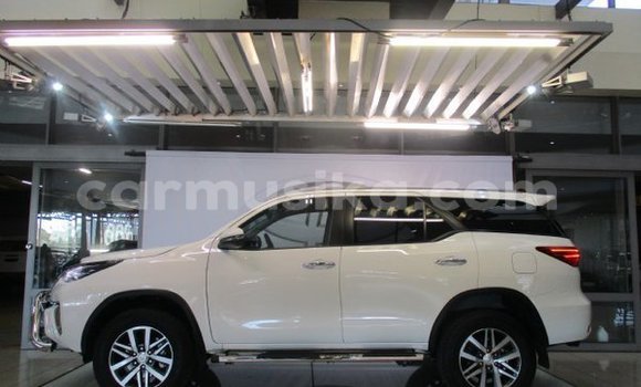 Acheter Occasion Voiture Toyota Fortuner Blanc à Beitbridge, Matabeleland South Acheter Occasion Voiture Toyota Fortuner Blanc à Beitbridge, Matabeleland South