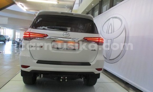 Acheter Occasion Voiture Toyota Fortuner Blanc à Beitbridge, Matabeleland South Acheter Occasion Voiture Toyota Fortuner Blanc à Beitbridge, Matabeleland South