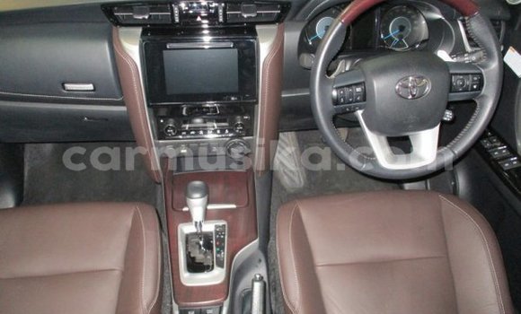 Acheter Occasion Voiture Toyota Fortuner Blanc à Beitbridge, Matabeleland South Acheter Occasion Voiture Toyota Fortuner Blanc à Beitbridge, Matabeleland South