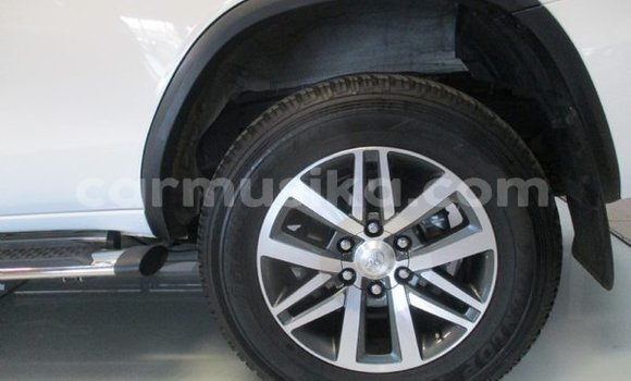 Acheter Occasion Voiture Toyota Fortuner Blanc à Beitbridge, Matabeleland South Acheter Occasion Voiture Toyota Fortuner Blanc à Beitbridge, Matabeleland South