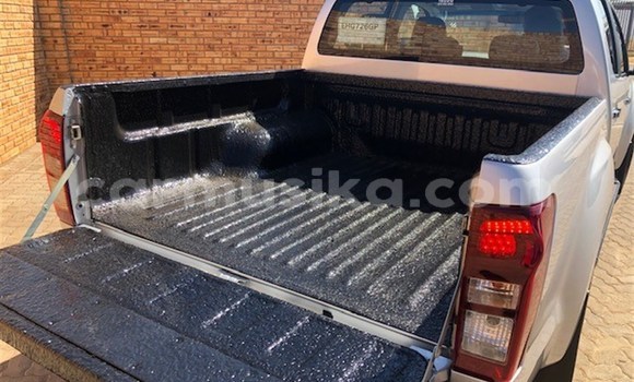 Buy Used Isuzu KB Silver Car in Beitbridge in Matabeleland South Buy Used Isuzu KB Silver Car in Beitbridge in Matabeleland South