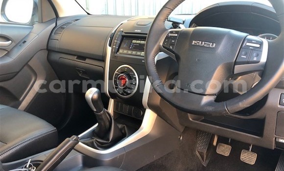 Buy Used Isuzu KB Silver Car in Beitbridge in Matabeleland South Buy Used Isuzu KB Silver Car in Beitbridge in Matabeleland South