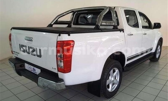 Tenga Tsaru Isuzu KB Chena Mota in Beitbridge in Matabeleland South Tenga Tsaru Isuzu KB Chena Mota in Beitbridge in Matabeleland South