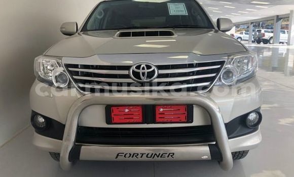 Acheter Occasion Voiture Toyota Fortuner Beige à Beitbridge, Matabeleland South Acheter Occasion Voiture Toyota Fortuner Beige à Beitbridge, Matabeleland South