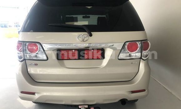 Acheter Occasion Voiture Toyota Fortuner Beige à Beitbridge, Matabeleland South Acheter Occasion Voiture Toyota Fortuner Beige à Beitbridge, Matabeleland South