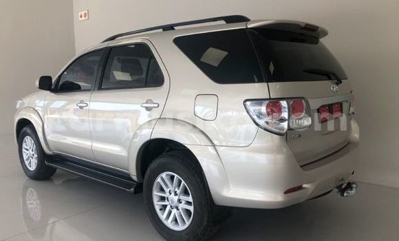 Acheter Occasion Voiture Toyota Fortuner Beige à Beitbridge, Matabeleland South Acheter Occasion Voiture Toyota Fortuner Beige à Beitbridge, Matabeleland South