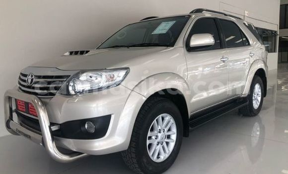 Acheter Occasion Voiture Toyota Fortuner Beige à Beitbridge, Matabeleland South Acheter Occasion Voiture Toyota Fortuner Beige à Beitbridge, Matabeleland South