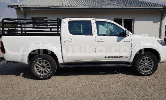 Tenga Tsaru Toyota Hilux Chena Mota in Beitbridge in Matabeleland South Tenga Tsaru Toyota Hilux Chena Mota in Beitbridge in Matabeleland South