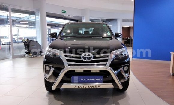 Acheter Occasion Voiture Toyota Fortuner Noir à Beitbridge, Matabeleland South Acheter Occasion Voiture Toyota Fortuner Noir à Beitbridge, Matabeleland South