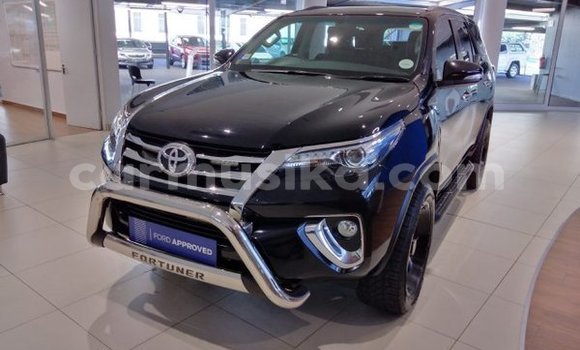 Acheter Occasion Voiture Toyota Fortuner Noir à Beitbridge, Matabeleland South Acheter Occasion Voiture Toyota Fortuner Noir à Beitbridge, Matabeleland South