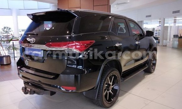 Acheter Occasion Voiture Toyota Fortuner Noir à Beitbridge, Matabeleland South Acheter Occasion Voiture Toyota Fortuner Noir à Beitbridge, Matabeleland South