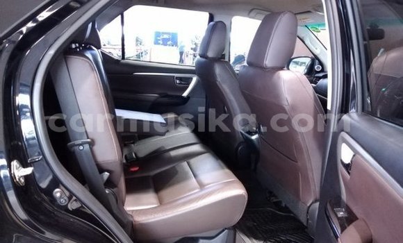 Acheter Occasion Voiture Toyota Fortuner Noir à Beitbridge, Matabeleland South Acheter Occasion Voiture Toyota Fortuner Noir à Beitbridge, Matabeleland South