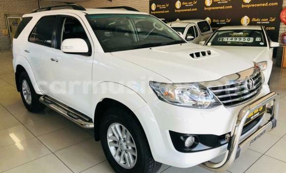 Nunua Ilio tumika Toyota Fortuner Nyeupe Gari ndani ya Beitbridge nchini Matabeleland Kusini Nunua Ilio tumika Toyota Fortuner Nyeupe Gari ndani ya Beitbridge nchini Matabeleland Kusini
