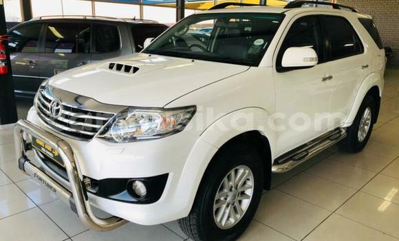 Nunua Ilio tumika Toyota Fortuner Nyeupe Gari ndani ya Beitbridge nchini Matabeleland Kusini Nunua Ilio tumika Toyota Fortuner Nyeupe Gari ndani ya Beitbridge nchini Matabeleland Kusini