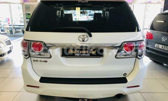 Nunua Ilio tumika Toyota Fortuner Nyeupe Gari ndani ya Beitbridge nchini Matabeleland Kusini Nunua Ilio tumika Toyota Fortuner Nyeupe Gari ndani ya Beitbridge nchini Matabeleland Kusini