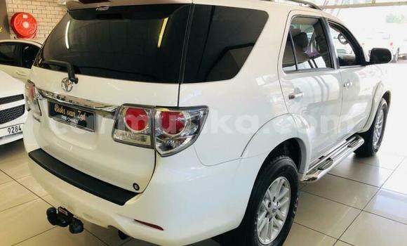 Nunua Ilio tumika Toyota Fortuner Nyeupe Gari ndani ya Beitbridge nchini Matabeleland Kusini Nunua Ilio tumika Toyota Fortuner Nyeupe Gari ndani ya Beitbridge nchini Matabeleland Kusini