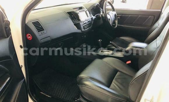 Nunua Ilio tumika Toyota Fortuner Nyeupe Gari ndani ya Beitbridge nchini Matabeleland Kusini Nunua Ilio tumika Toyota Fortuner Nyeupe Gari ndani ya Beitbridge nchini Matabeleland Kusini