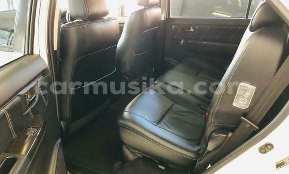 Nunua Ilio tumika Toyota Fortuner Nyeupe Gari ndani ya Beitbridge nchini Matabeleland Kusini Nunua Ilio tumika Toyota Fortuner Nyeupe Gari ndani ya Beitbridge nchini Matabeleland Kusini