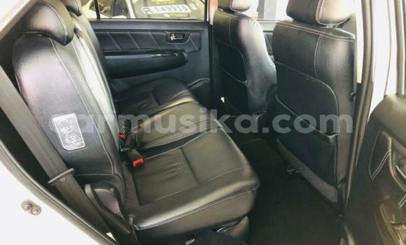 Nunua Ilio tumika Toyota Fortuner Nyeupe Gari ndani ya Beitbridge nchini Matabeleland Kusini Nunua Ilio tumika Toyota Fortuner Nyeupe Gari ndani ya Beitbridge nchini Matabeleland Kusini