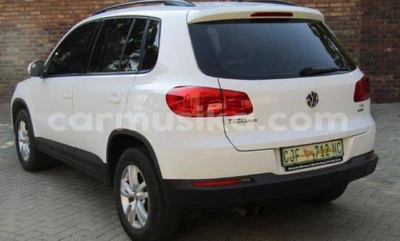 Acheter Occasion Voiture Volkswagen Tiguan Blanc à Beitbridge, Matabeleland South Acheter Occasion Voiture Volkswagen Tiguan Blanc à Beitbridge, Matabeleland South