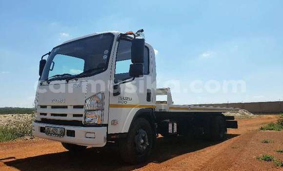 Acheter Occasion Voiture Isuzu KB Blanc à Beitbridge, Matabeleland South Acheter Occasion Voiture Isuzu KB Blanc à Beitbridge, Matabeleland South