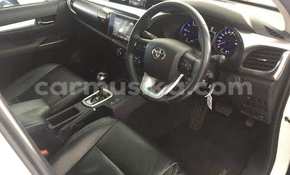 Acheter Occasion Voiture Toyota Hilux Blanc à Beitbridge, Matabeleland South Acheter Occasion Voiture Toyota Hilux Blanc à Beitbridge, Matabeleland South