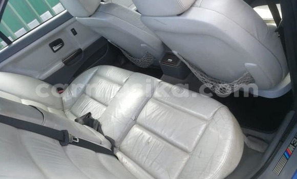 Acheter Occasion Voiture BMW M3 Bleu à Beitbridge, Matabeleland South Acheter Occasion Voiture BMW M3 Bleu à Beitbridge, Matabeleland South