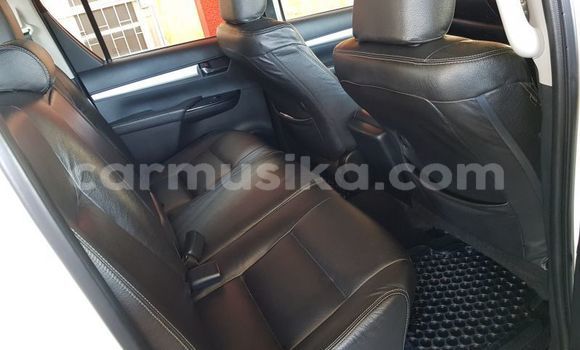 Tenga Tsaru Toyota Hilux Chena Mota in Beitbridge in Matabeleland South Tenga Tsaru Toyota Hilux Chena Mota in Beitbridge in Matabeleland South