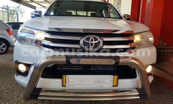 Tenga Tsaru Toyota Hilux Chena Mota in Beitbridge in Matabeleland South Tenga Tsaru Toyota Hilux Chena Mota in Beitbridge in Matabeleland South