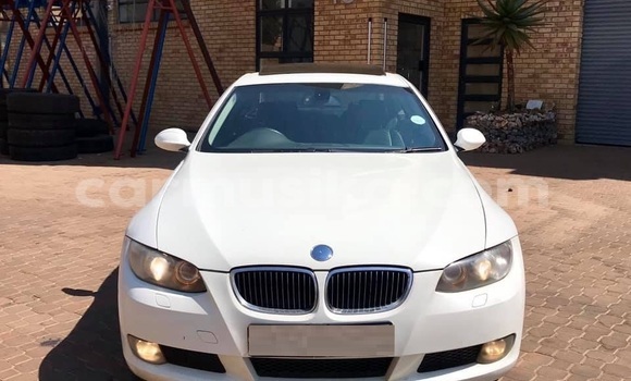 Tenga Tsaru BMW 3–Series Chena Mota in Beitbridge in Matabeleland South Tenga Tsaru BMW 3–Series Chena Mota in Beitbridge in Matabeleland South