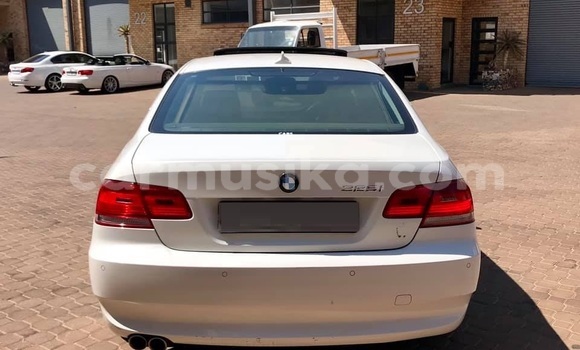 Tenga Tsaru BMW 3–Series Chena Mota in Beitbridge in Matabeleland South Tenga Tsaru BMW 3–Series Chena Mota in Beitbridge in Matabeleland South