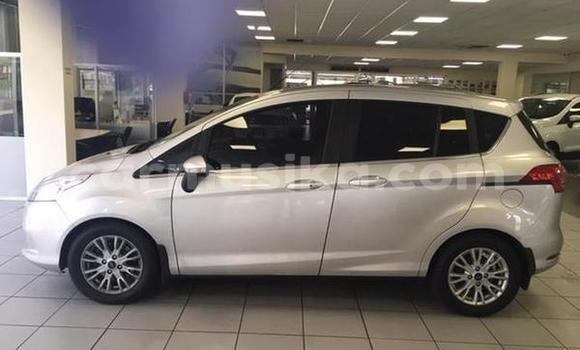 Acheter Occasion Voiture Ford B-MAX Gris à Beitbridge, Matabeleland South Acheter Occasion Voiture Ford B-MAX Gris à Beitbridge, Matabeleland South