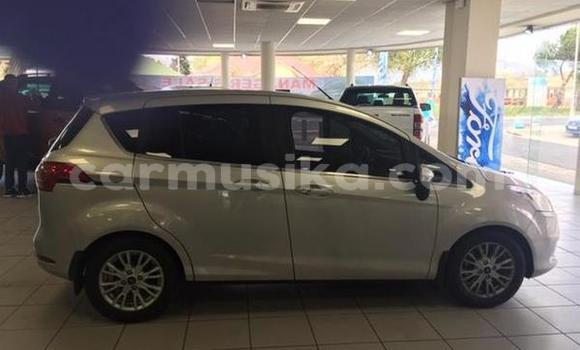 Acheter Occasion Voiture Ford B-MAX Gris à Beitbridge, Matabeleland South Acheter Occasion Voiture Ford B-MAX Gris à Beitbridge, Matabeleland South