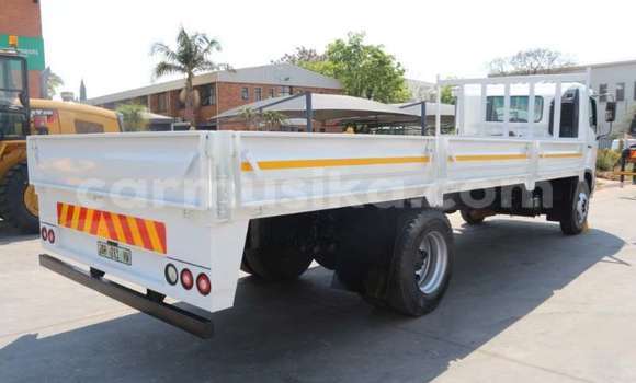 Buy Used Hino 300 Series White Truck in Beitbridge in Matabeleland South Buy Used Hino 300 Series White Truck in Beitbridge in Matabeleland South