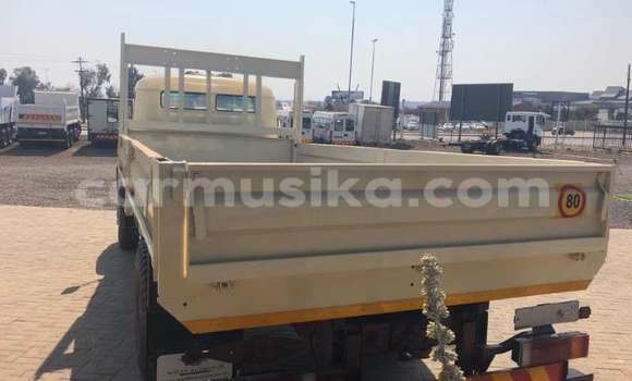 Acheter Occasion Utilitaire Mercedes‒Benz 1622 Autre à Beitbridge, Matabeleland South Acheter Occasion Utilitaire Mercedes‒Benz 1622 Autre à Beitbridge, Matabeleland South