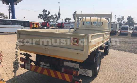 Acheter Occasion Utilitaire Mercedes‒Benz 1622 Autre à Beitbridge, Matabeleland South Acheter Occasion Utilitaire Mercedes‒Benz 1622 Autre à Beitbridge, Matabeleland South