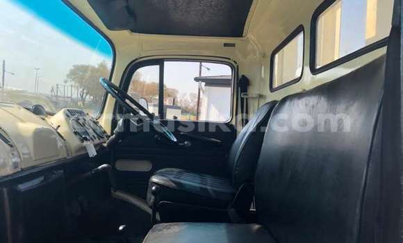 Acheter Occasion Utilitaire Mercedes‒Benz 1622 Autre à Beitbridge, Matabeleland South Acheter Occasion Utilitaire Mercedes‒Benz 1622 Autre à Beitbridge, Matabeleland South