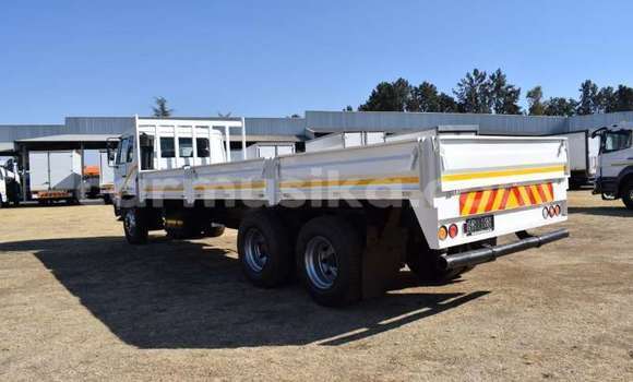 Tenga Tsaru Hino 300 Series Chena Rori in Beitbridge in Matabeleland South Tenga Tsaru Hino 300 Series Chena Rori in Beitbridge in Matabeleland South
