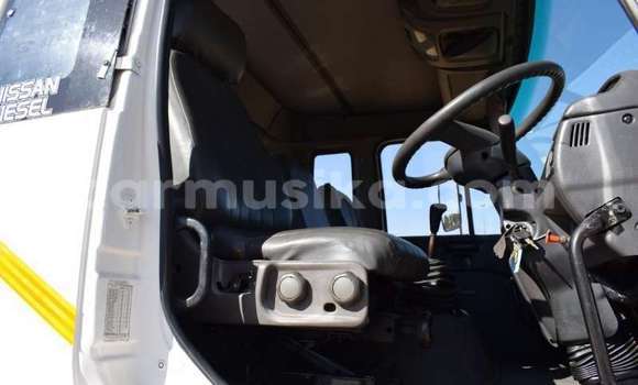 Tenga Tsaru Hino 300 Series Chena Rori in Beitbridge in Matabeleland South Tenga Tsaru Hino 300 Series Chena Rori in Beitbridge in Matabeleland South