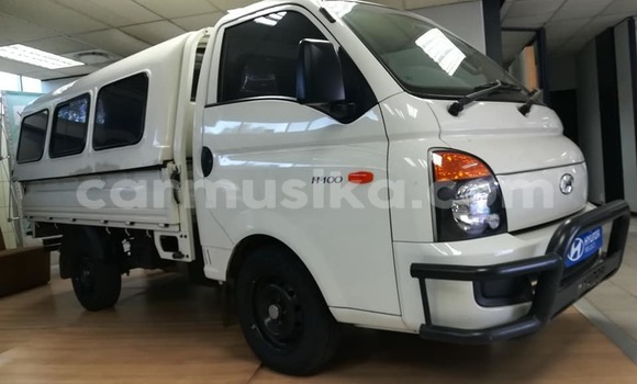 Nunua Ilio tumika Hyundai H200 Nyeupe Lori ndani ya Beitbridge nchini Matabeleland Kusini