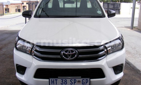 Tenga Tsaru Toyota Hilux Chena Mota in Beitbridge in Matabeleland South Tenga Tsaru Toyota Hilux Chena Mota in Beitbridge in Matabeleland South